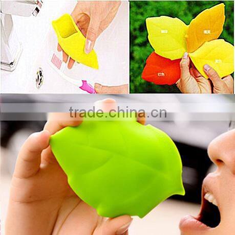 Creative Portable Silicone Maple Leaf Shape Pocket Cup for Camping Hiking Home Use