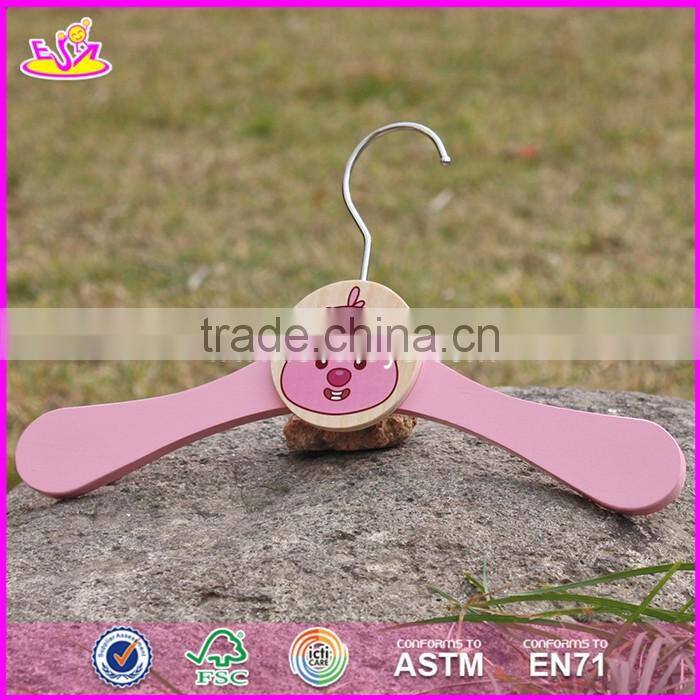 2017 New design lovely pink wooden hangers for baby clothes W09B071