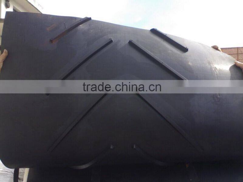 Integrally molded cleat pattern Chevron conveyor belt