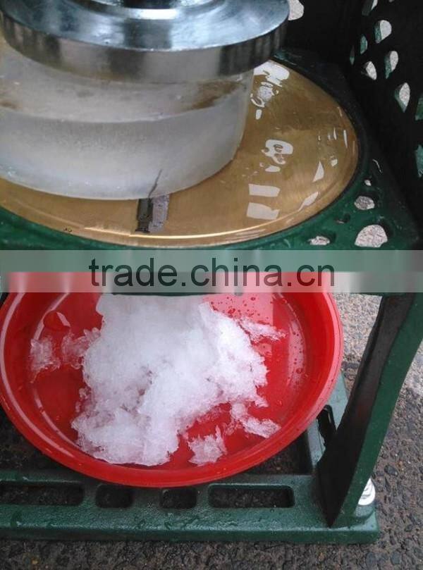 2016 hot sale manual ice crusher/ice crushing machine/ice shaver for small house(email:millie@jzzhiyou.com)