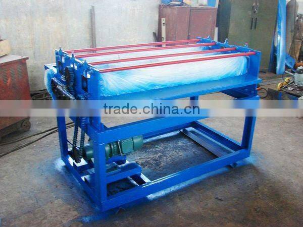 Colored steel plate slitting rolling machine