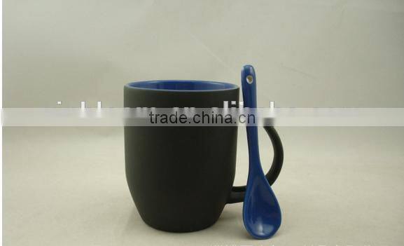creative magic 11 oz color changing matte outer black and inner color ceramic coffee mug eiyh inserting spoon