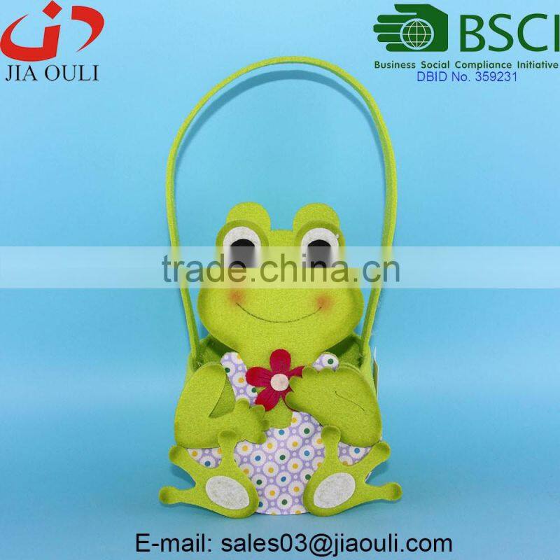 BSCI Audit factory beautiful easter decorations non-woven fabric rooster basket, decoration colorful baskets