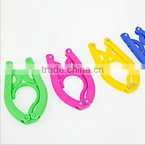 OEM new prehensile plastic hanger/wholesale plastic hanger for baby cloth/custom prehensile hanger for baby cloth