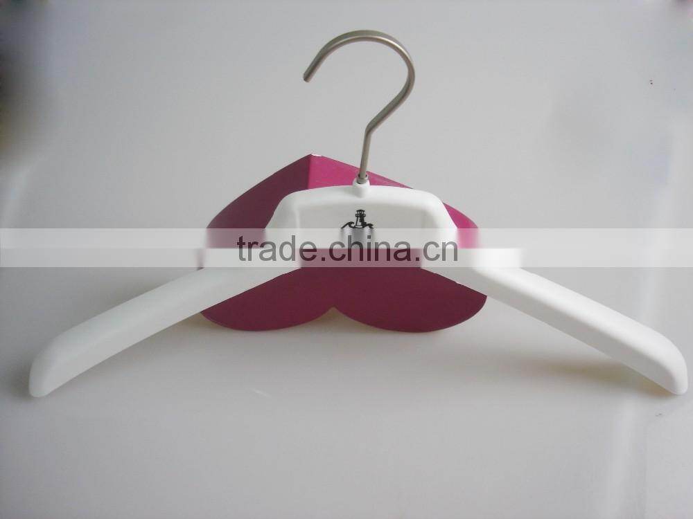 HA6984 white nonslip rubber coated hanger plastic shirts hanger