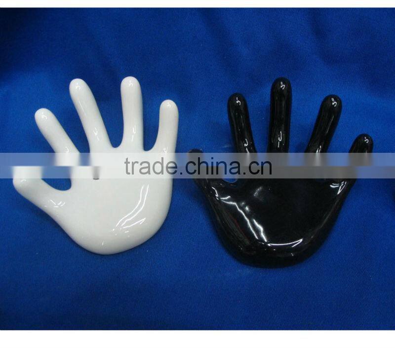 Novelty gifts decorative heart shaped ceramic ashtray with hand shaped tray