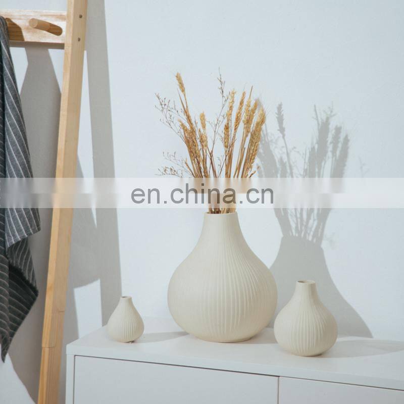 2021 House Ornaments Flower Decoration Black Ceramic Vases White Chinese Plant Modern Round Pottery Nordic Vase Home Decor