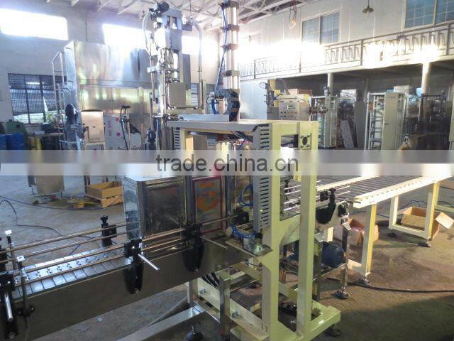Hot sell screwing lids machine for 20L cans