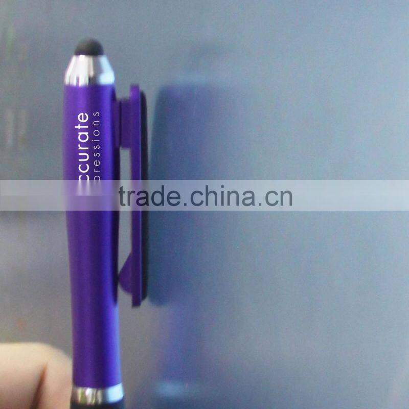 Stylus pen with screen cleaner