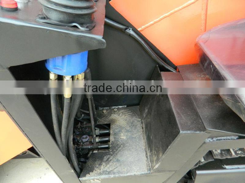 Excavating crawler mining loader tunnel mucking machine with scraper