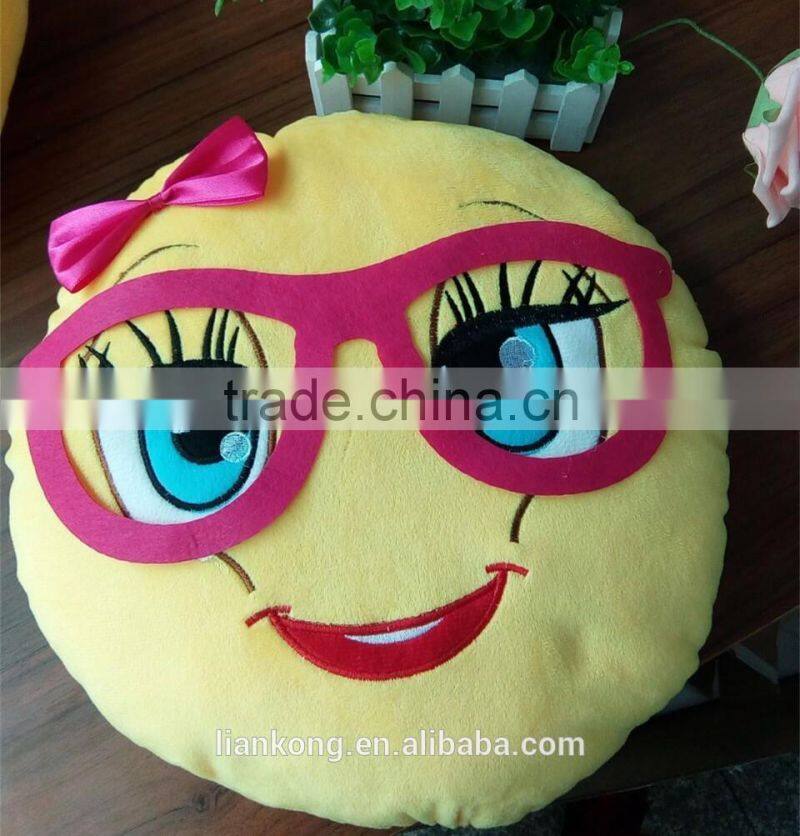 2016 new style hot selling iridescence emoticon plush whatsapp emoji pillow