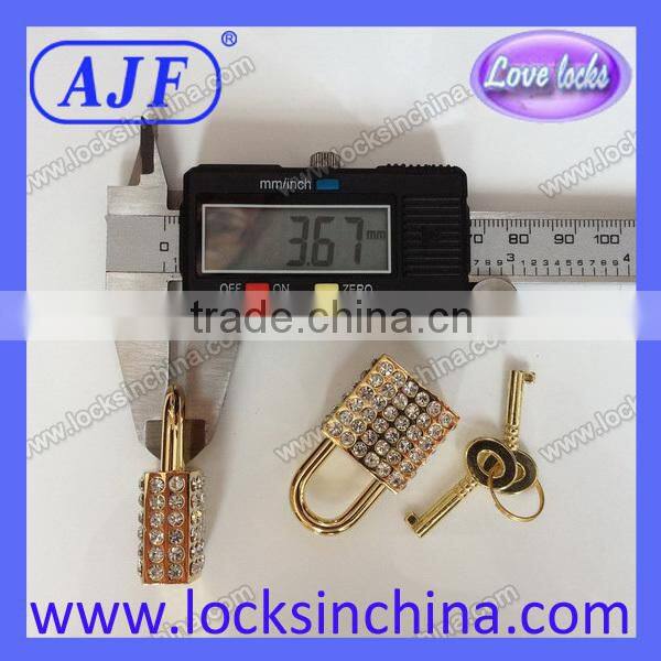 AJF 2015 decorative heart padlocks