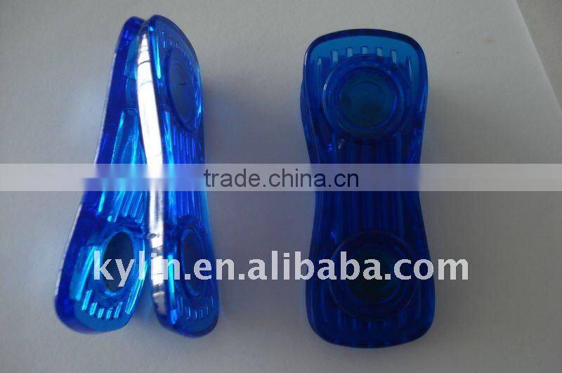 plastic magnetic clip