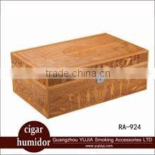 Yujia Accept Custom humidor Order and Wood Material luxury Lacquering cigar box Cigar humidifier and Hygrometers