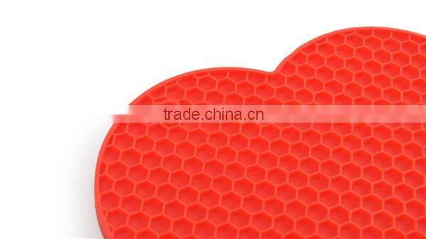 Home Decoration Pieces Heart Shaped Honeycomb Silicone Mat