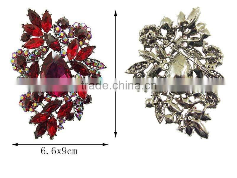 Fashion cheap crystal brooch with zinc alloy