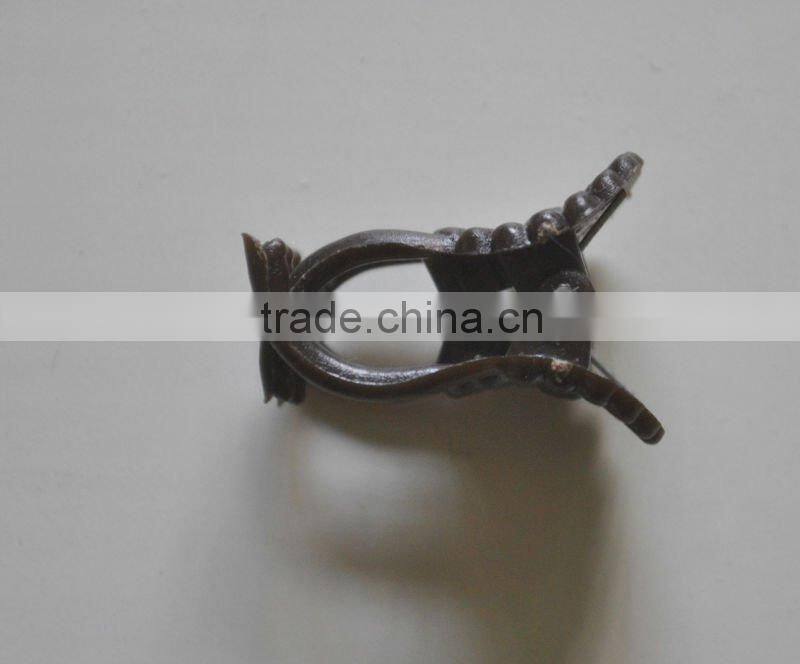 green daisy plant clip