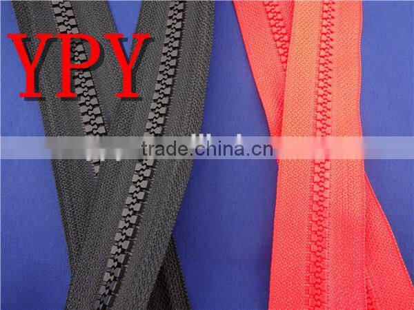 Fashionable Plastic Zip / Fastener