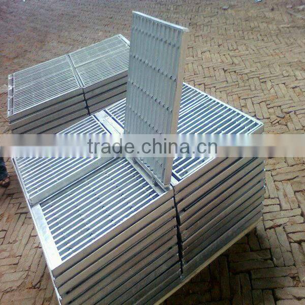 swimming pool gutter grating/stainless steel grating with gutter(factory)