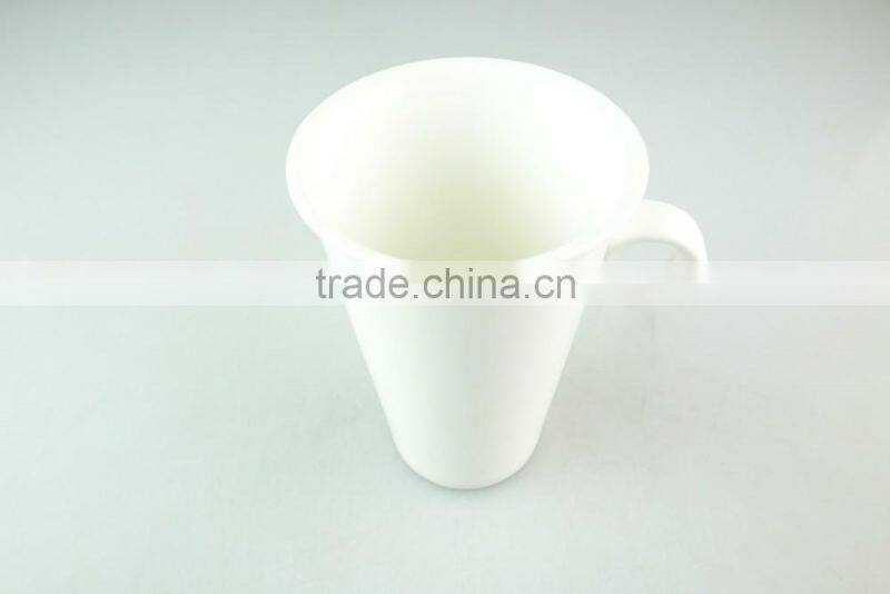 cheap porcelain mug with good shape and handle