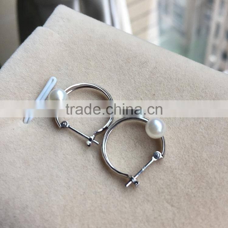 5.5-6 mm Akoya pearl earring