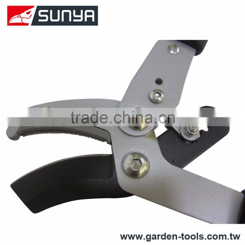 Lightweight anvil ratchet lopping shear