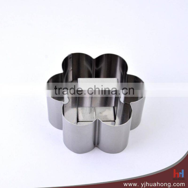 Bell shaped cookie cutter with non-stick coating (HCM-M14)