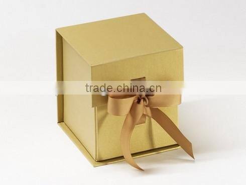 Luxury foldable magnetic closure cardboard gift box