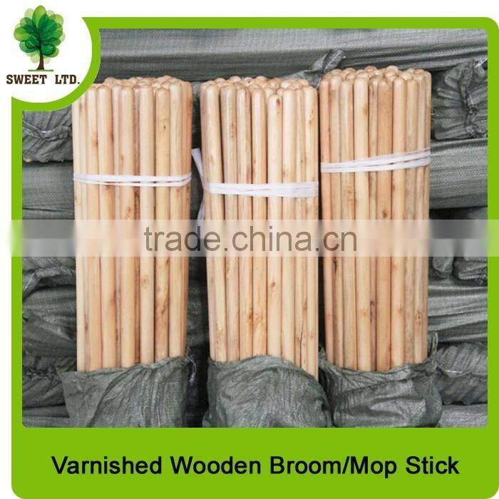 Varnished eco-friendly wooden broom handle from Manufacture factory