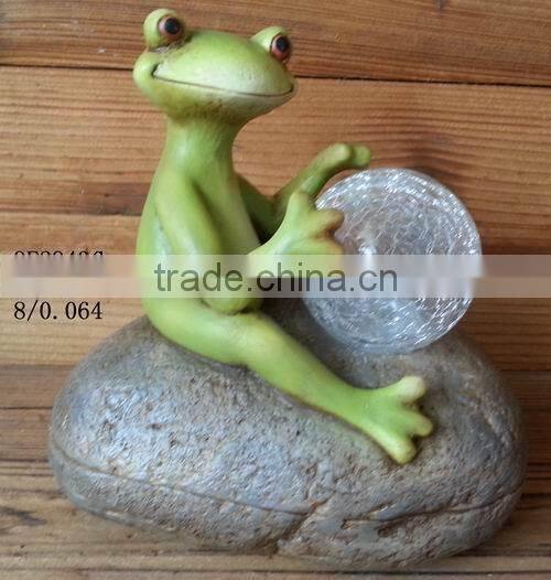 polyresin solar garden frog ornament