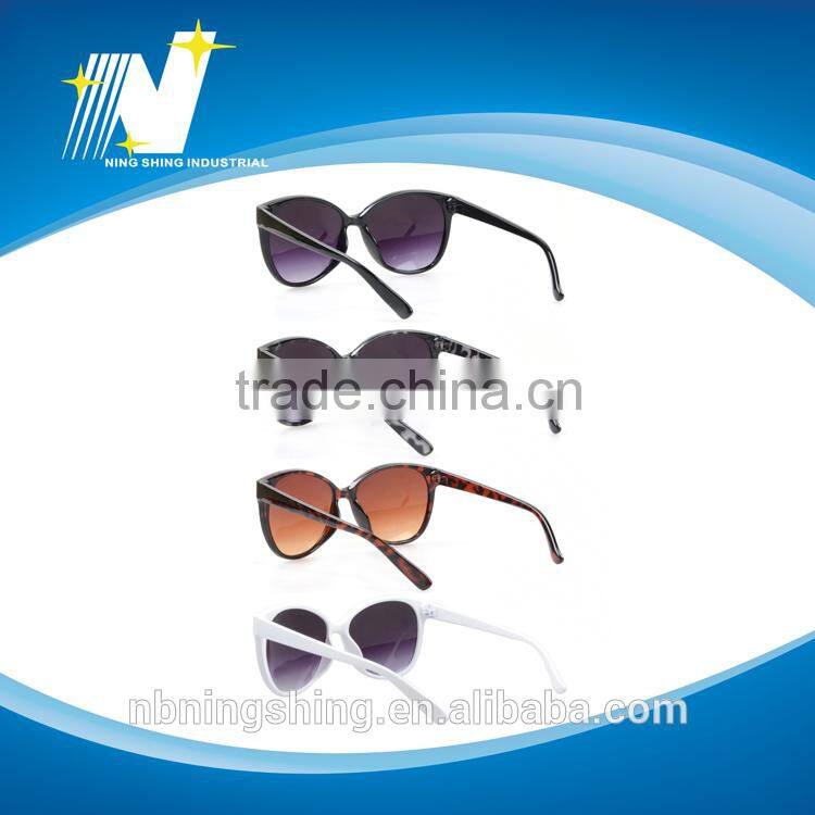 2015 fashionable custom women wholesale sunglasses