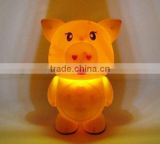 Supply fashion cartoon charging pig model table lamp
