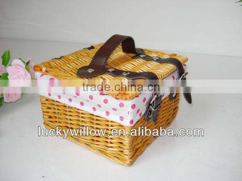 wicker cosmetic basket with lining and lid