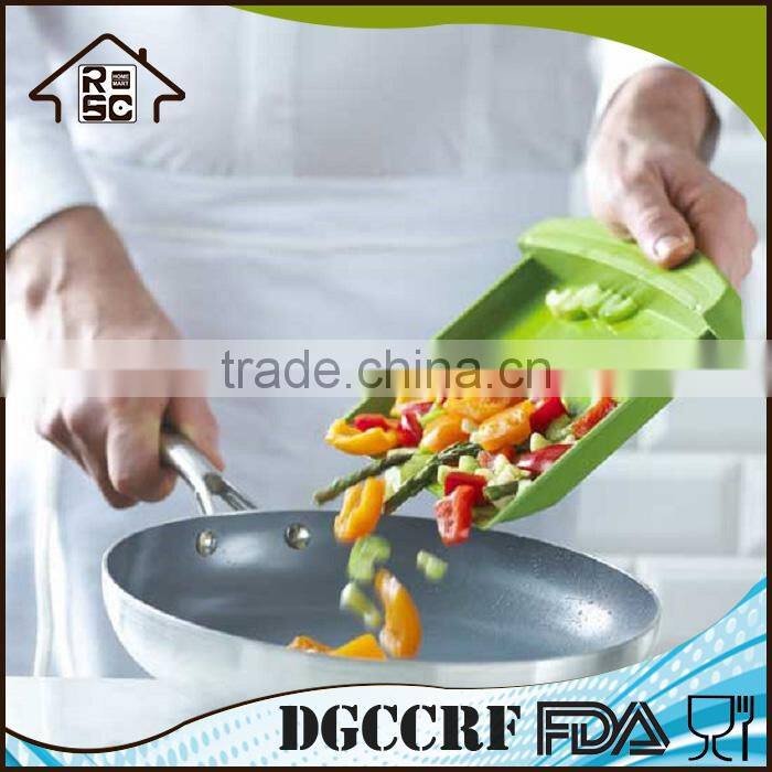 Multificational Cutting Board Plastic Tray for Easy Waste Removal