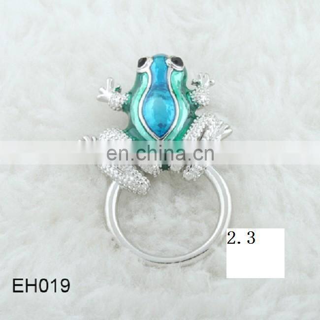 2015 fashion jewelry china supplier red color bee eyeglass holder eyeglass holder pin