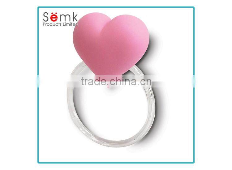 Novelty heart shaped towel hangers and racks popular in bathroom