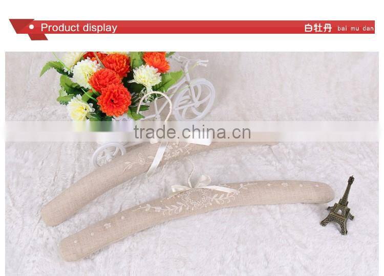 Hotel usage satin clothes hanger with linen