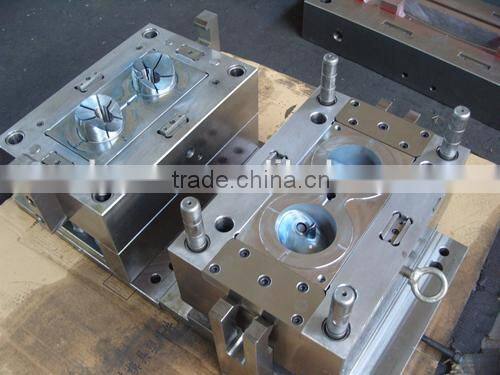 China Light Cover Injection Mold
