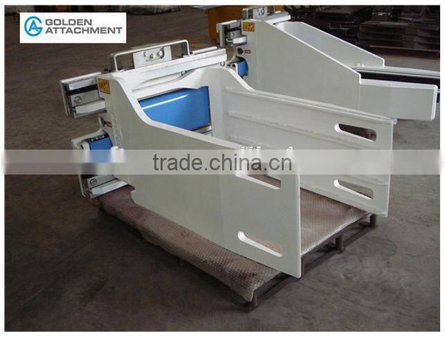 bale clamps mounted in forklift