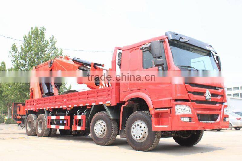 howo 8*4 70T crane truck gets up with the heavy and transport vehicle truck with loading crane