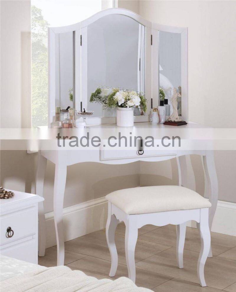 Antique Dressing Table With Mirrors