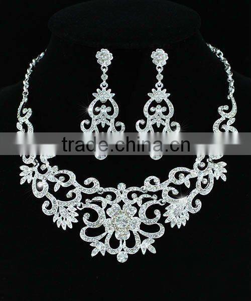 Vintage Style Queen Crystal Necklace Earrings Set CS1183