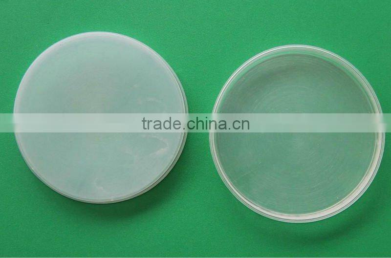 Plastic plug for paper tube