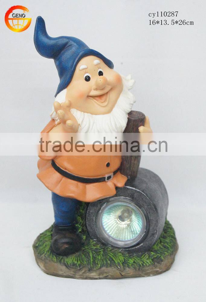 Hot selling resin gnome with solar light