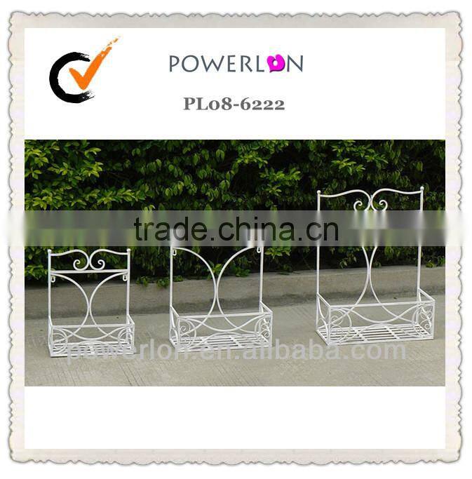 Wall gardening metal planter tub