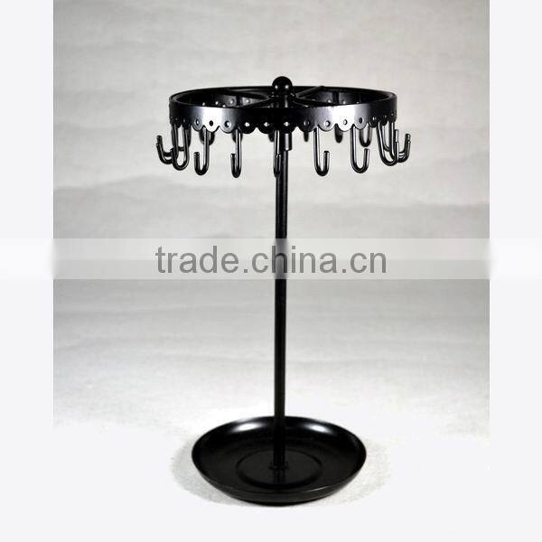 Rotating jewelry display