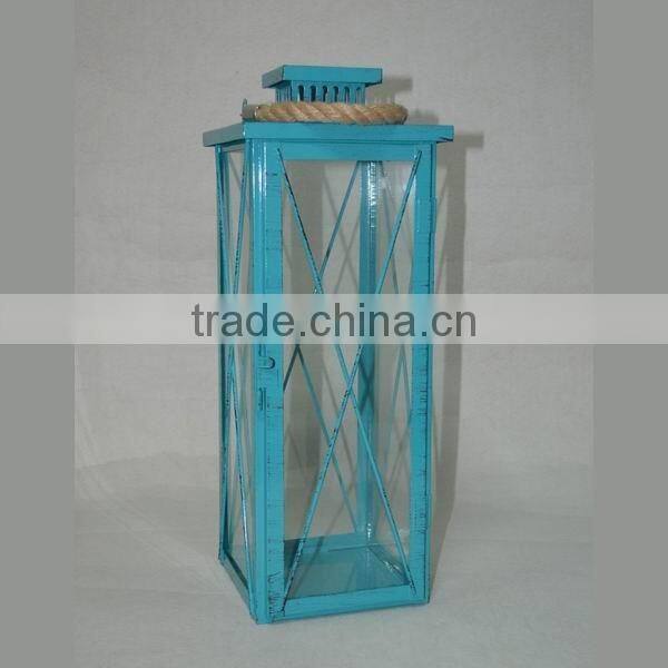Lantern with rope handle