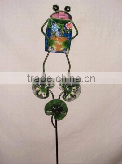 YS88316 unique designing metal frog garden stick made in Xiamen with size 7.25*2.25*45.25"