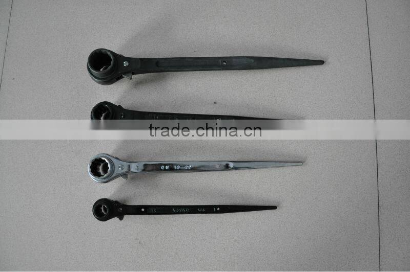 Sharp end ratchet socket wrench