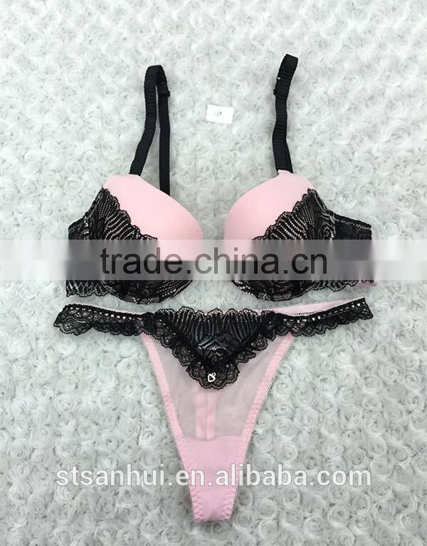 Ladies sexy lace decoration bra and panties set red color padded bra new design